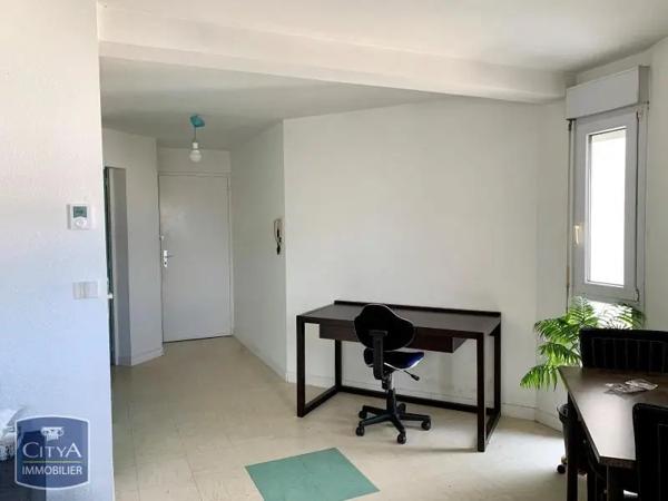 Appartement à louer 1 pièce 29.9m² Laval (53000)