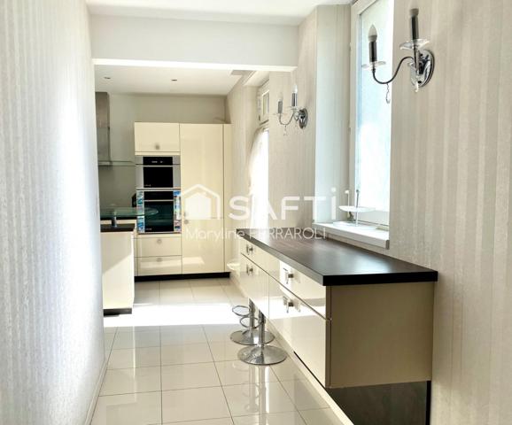 Duplex 8 pièces, 6 chambres dans maison bi-famille