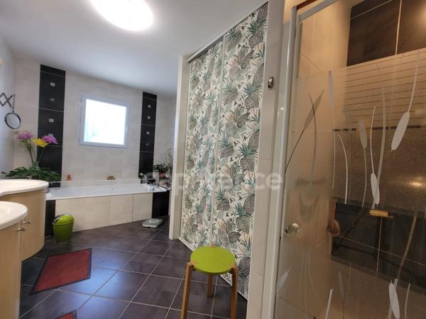 Plain-pied 3 chambres · Piscine au sel · Chauffage au sol