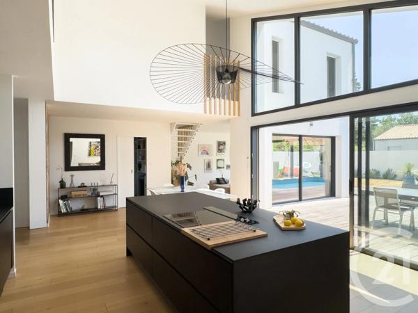 Maison à vendre  7 pièces - 188,20 m 2   TALMONT ST HILAIRE  - 85