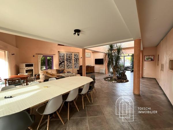 MAGNIFIQUE PROPRIÉTÉ À VENDRE – LES HAUTEURS DE NÎMES