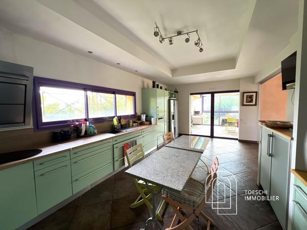 MAGNIFIQUE PROPRIÉTÉ À VENDRE – LES HAUTEURS DE NÎMES