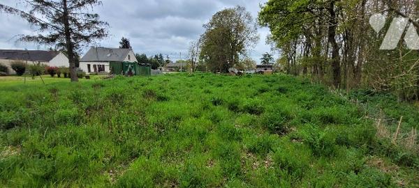 Terrain à bâtir à Massérac : centre-bourg, calme, proche gare. Idéal projet neuf. Non viabilisé.