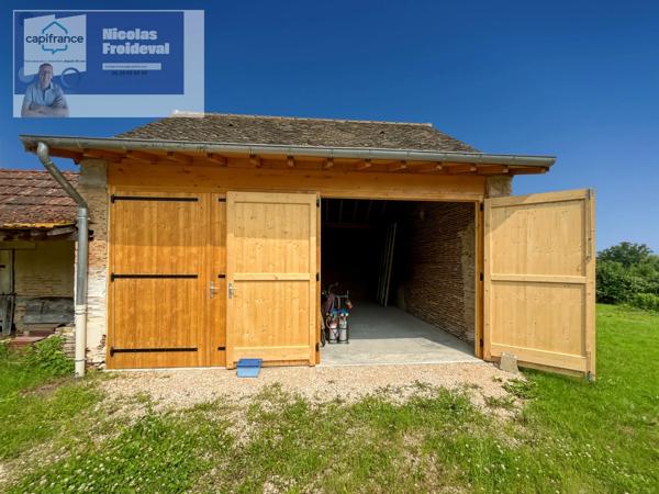 Élégante Longère Bressane Entièrement Rénovée avec Matériaux de Qualité