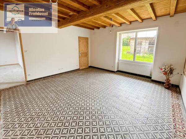 Élégante Longère Bressane Entièrement Rénovée avec Matériaux de Qualité