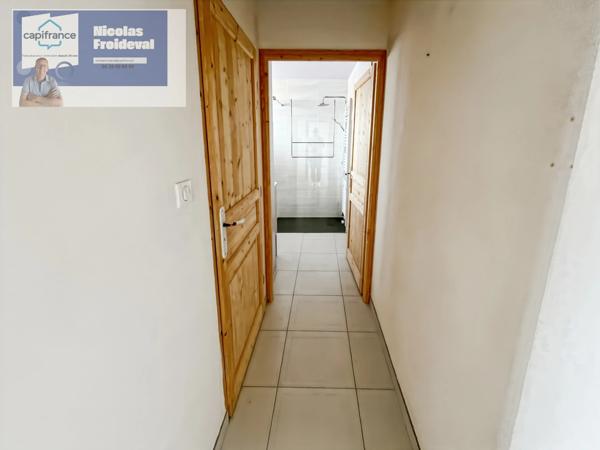 Élégante Longère Bressane Entièrement Rénovée avec Matériaux de Qualité
