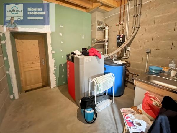 Élégante Longère Bressane Entièrement Rénovée avec Matériaux de Qualité