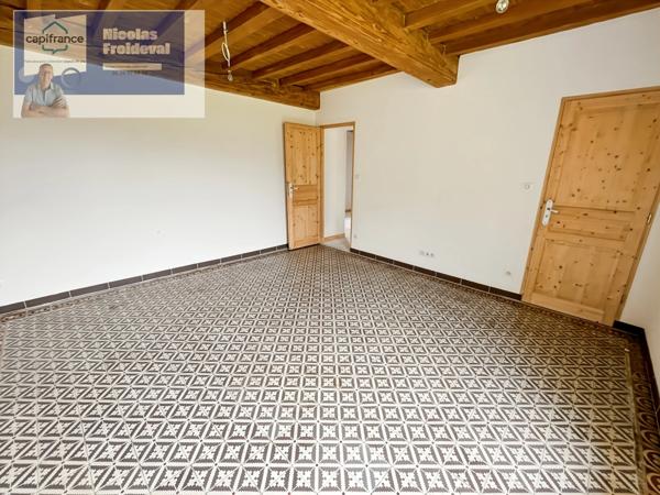 Élégante Longère Bressane Entièrement Rénovée avec Matériaux de Qualité