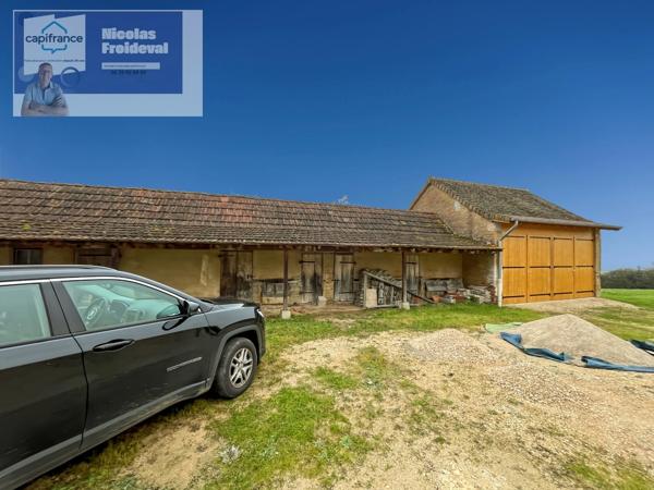 Élégante Longère Bressane Entièrement Rénovée avec Matériaux de Qualité