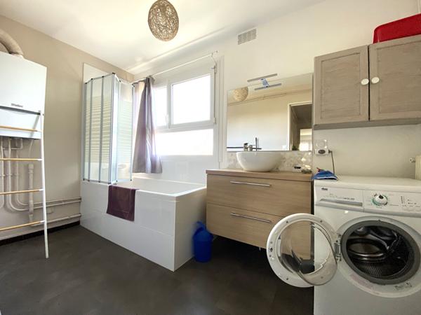 Appartement à vendre à Vannes 47 m² - Rive droite - ascenseur - balcon - parking - cave