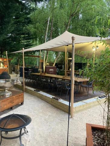 Restaurant / Authentique et charmante guinguette des bords de Marne
