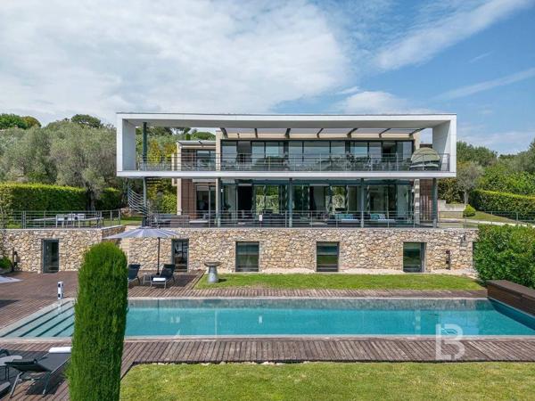 Villa contemporaine aux prestations haute gamme à vendre à Mougins