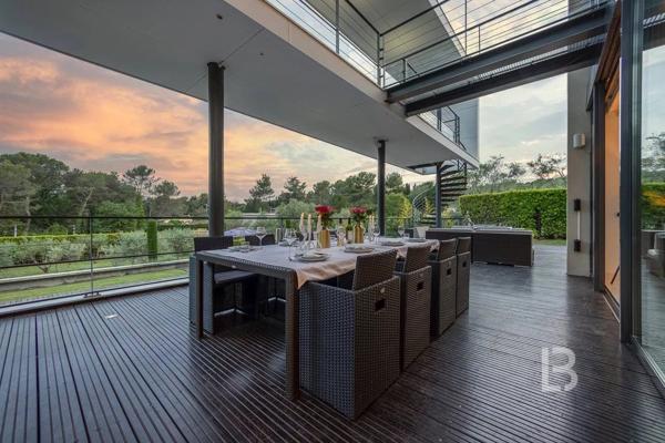 Villa contemporaine aux prestations haute gamme à vendre à Mougins