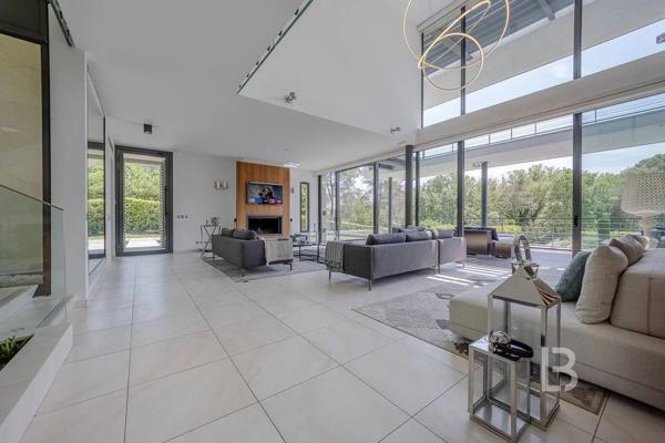 Villa contemporaine aux prestations haute gamme à vendre à Mougins