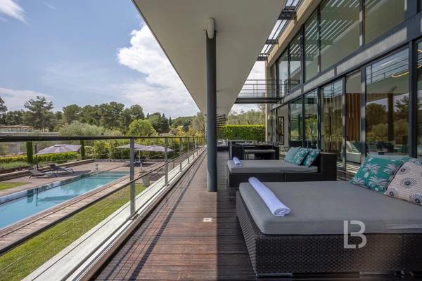 Villa contemporaine aux prestations haute gamme à vendre à Mougins
