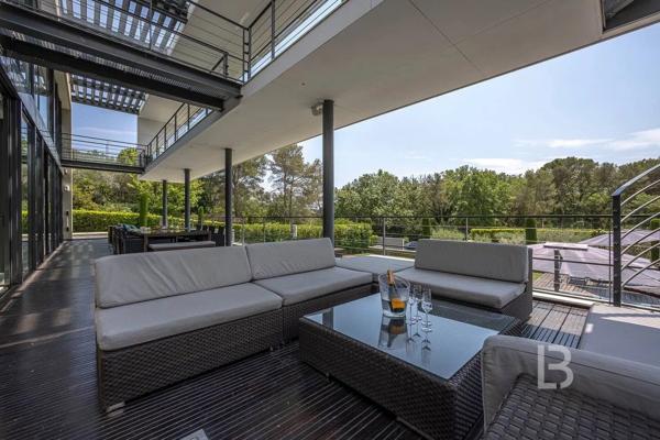 Villa contemporaine aux prestations haute gamme à vendre à Mougins