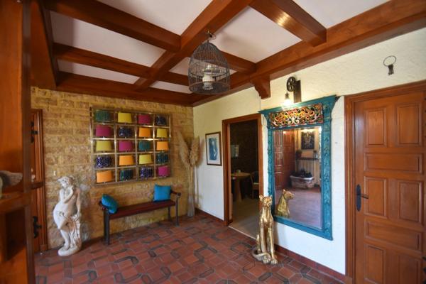 BELMONT DE LA LOIRE - Maison 215 m² - 7 pièces - proche commodités.