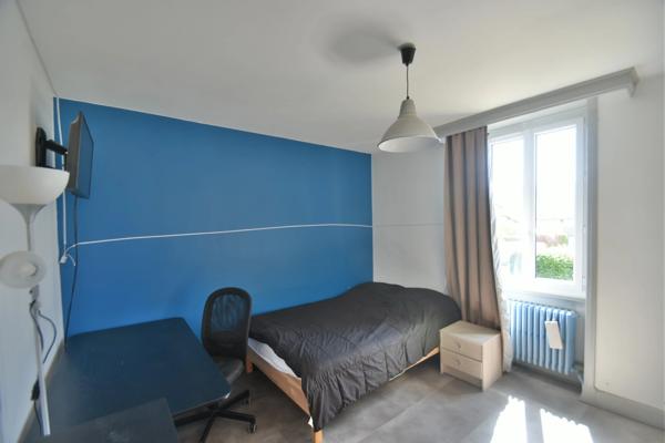 BELMONT DE LA LOIRE - Maison 215 m² - 7 pièces - proche commodités.