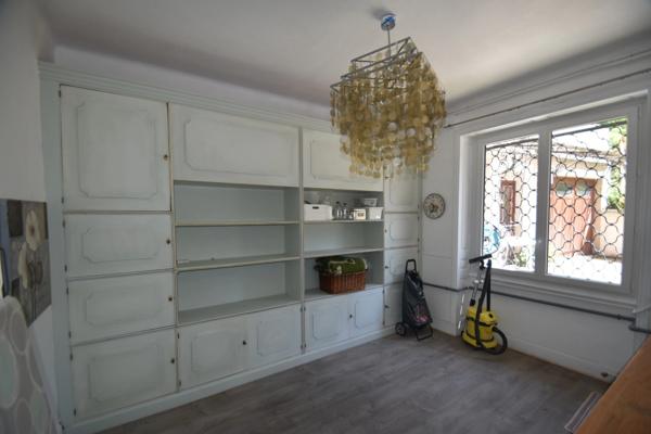 BELMONT DE LA LOIRE - Maison 215 m² - 7 pièces - proche commodités.