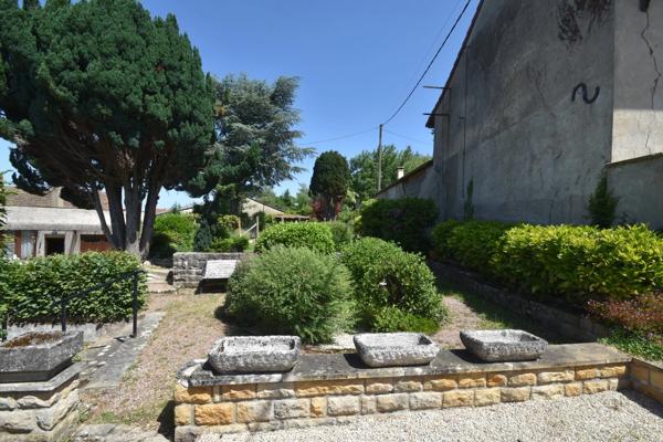 BELMONT DE LA LOIRE - Maison 215 m² - 7 pièces - proche commodités.