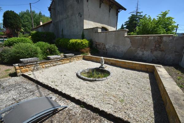 BELMONT DE LA LOIRE - Maison 215 m² - 7 pièces - proche commodités.