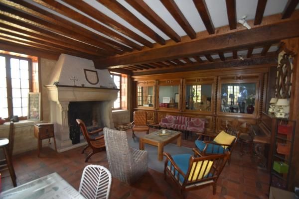 BELMONT DE LA LOIRE - Maison 215 m² - 7 pièces - proche commodités.