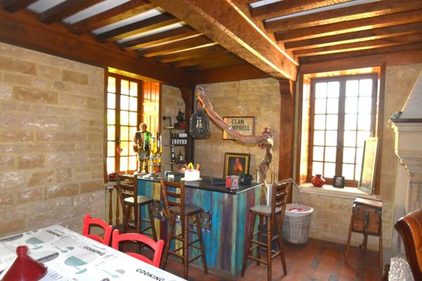BELMONT DE LA LOIRE - Maison 215 m² - 7 pièces - proche commodités.