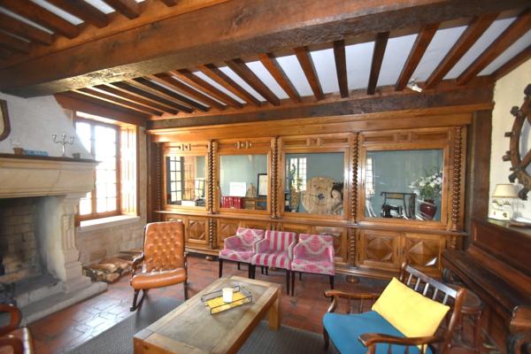 BELMONT DE LA LOIRE - Maison 215 m² - 7 pièces - proche commodités.