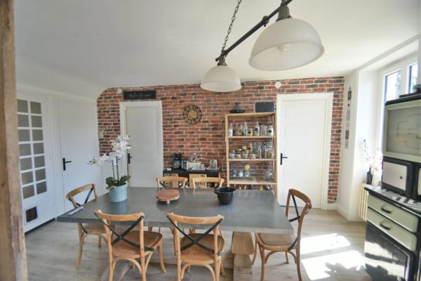 BELMONT DE LA LOIRE - Maison 215 m² - 7 pièces - proche commodités.