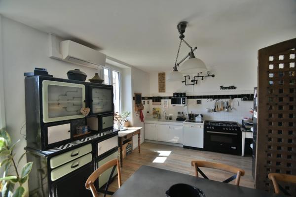 BELMONT DE LA LOIRE - Maison 215 m² - 7 pièces - proche commodités.
