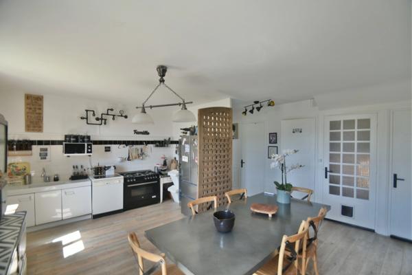 BELMONT DE LA LOIRE - Maison 215 m² - 7 pièces - proche commodités.