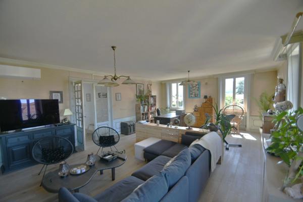 BELMONT DE LA LOIRE - Maison 215 m² - 7 pièces - proche commodités.