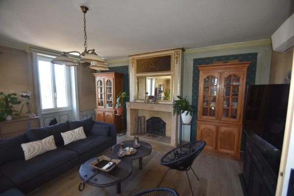 BELMONT DE LA LOIRE - Maison 215 m² - 7 pièces - proche commodités.