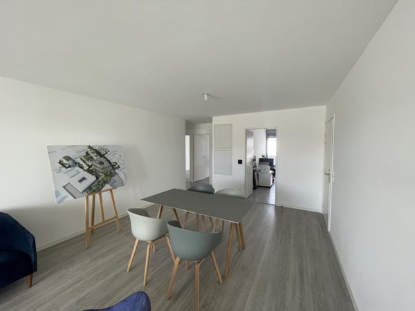 Avec Terrasse, Parkings et Tram - Merignac