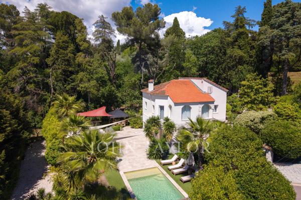 Élégante villa avec piscine et jardin exotique – Proche centre et mer