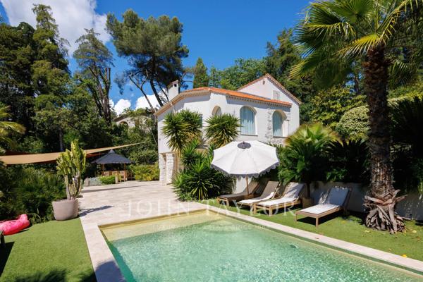Élégante villa avec piscine et jardin exotique – Proche centre et mer