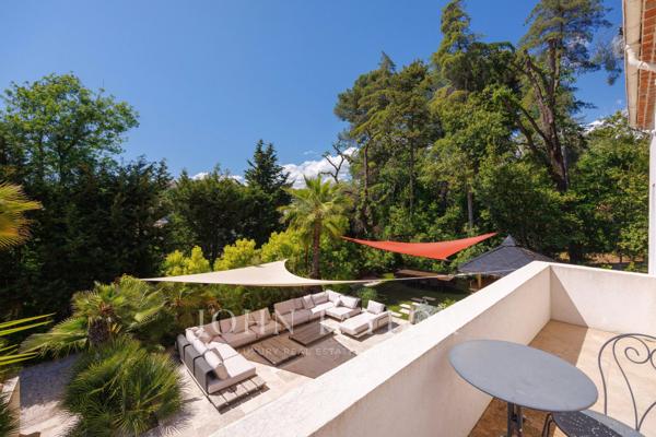 Élégante villa avec piscine et jardin exotique – Proche centre et mer