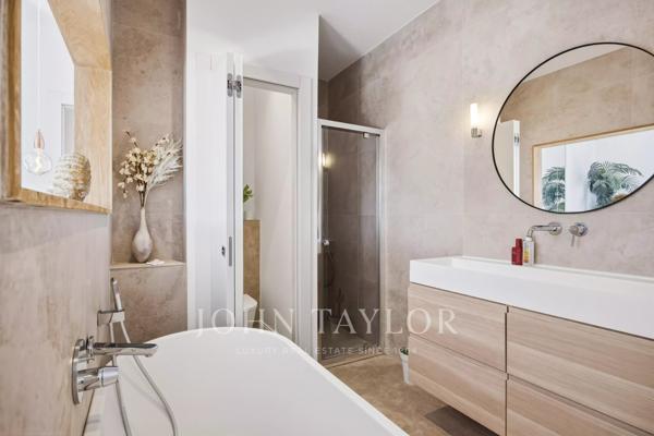 Élégante villa avec piscine et jardin exotique – Proche centre et mer