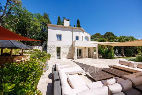 Élégante villa avec piscine et jardin exotique – Proche centre et mer