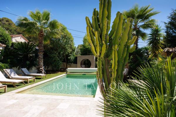 Élégante villa avec piscine et jardin exotique – Proche centre et mer