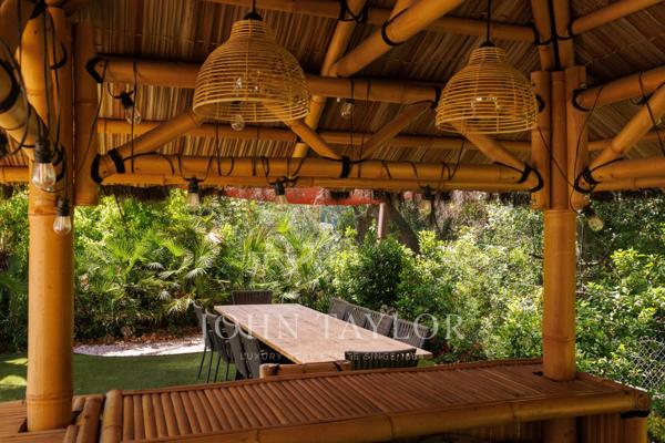 Élégante villa avec piscine et jardin exotique – Proche centre et mer