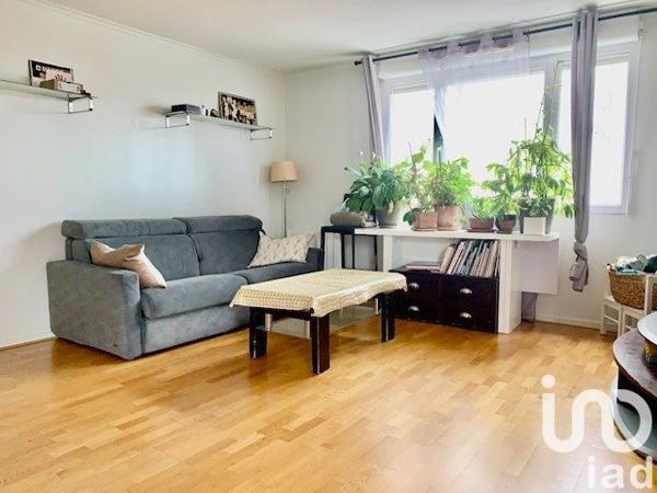 Appartement 4 pièces de 77 m² à LA PLAINE-SAINT-DENIS (93210)