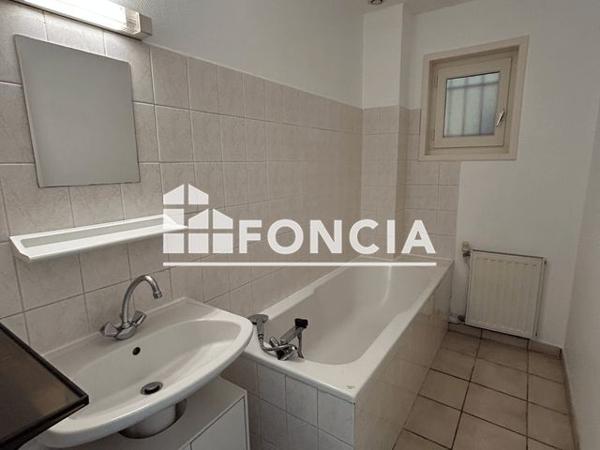 Location Appartement 2 pièces 43.28 m² - 39 RUE COTTON Roanne 42300