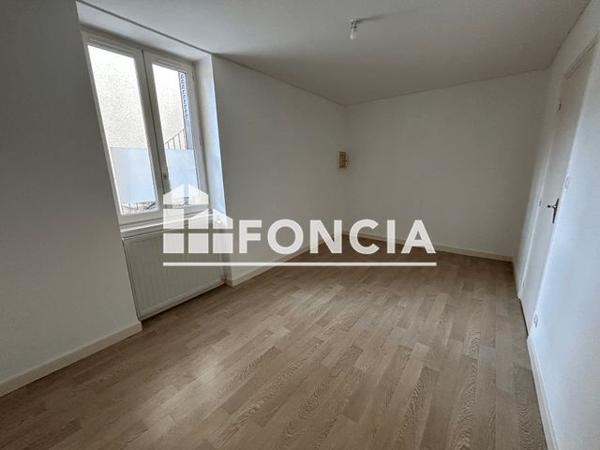 Location Appartement 2 pièces 43.28 m² - 39 RUE COTTON Roanne 42300