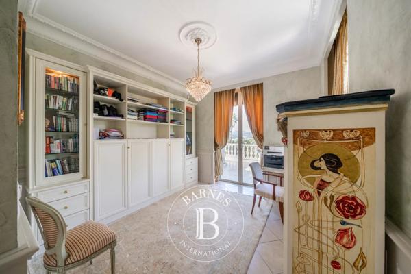 Mandelieu-la-Napoule, Villa 6 Chambres -  407 m² à vendre