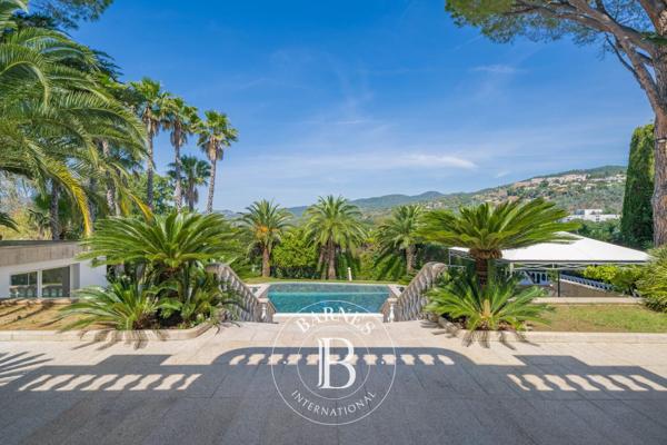 Mandelieu-la-Napoule, Villa 6 Chambres -  407 m² à vendre