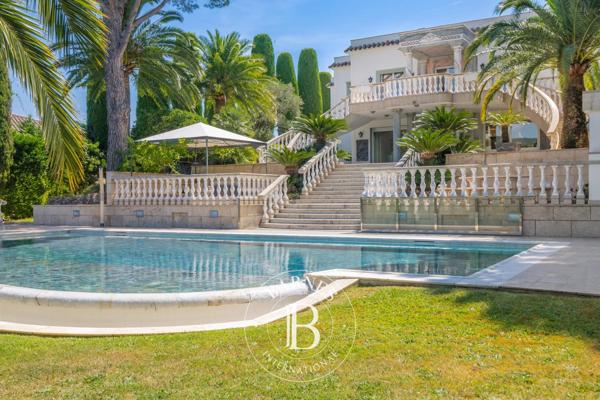 Mandelieu-la-Napoule, Villa 6 Chambres -  407 m² à vendre