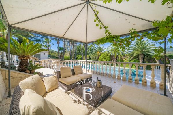 Mandelieu-la-Napoule, Villa 6 Chambres -  407 m² à vendre