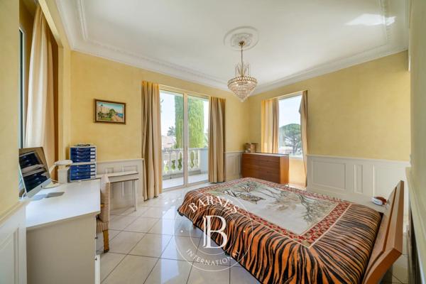 Mandelieu-la-Napoule, Villa 6 Chambres -  407 m² à vendre