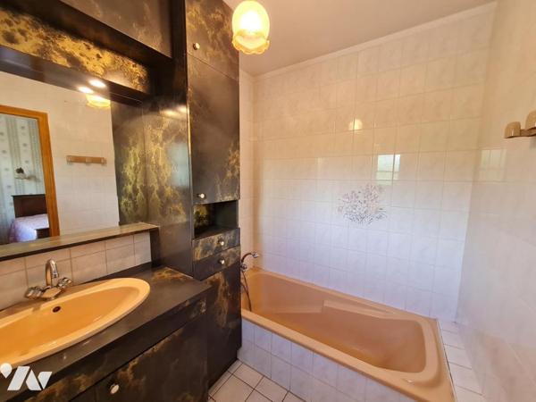 À Vendre à Rohan Maison familiale située à 2.7 km des commodités et services 